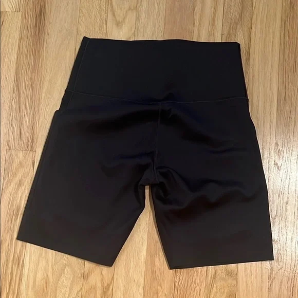 Nike Go Firm-Support High-Waisted 8” Biker Shorts - Picture 2 of 5